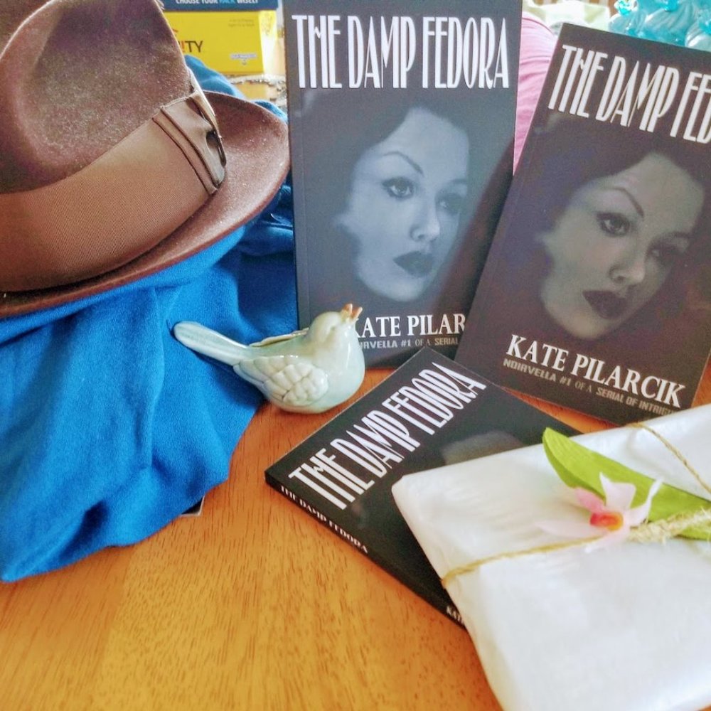 AUTHOR SIGNED ✒THE DAMP FEDORA Noirvella, 1940's